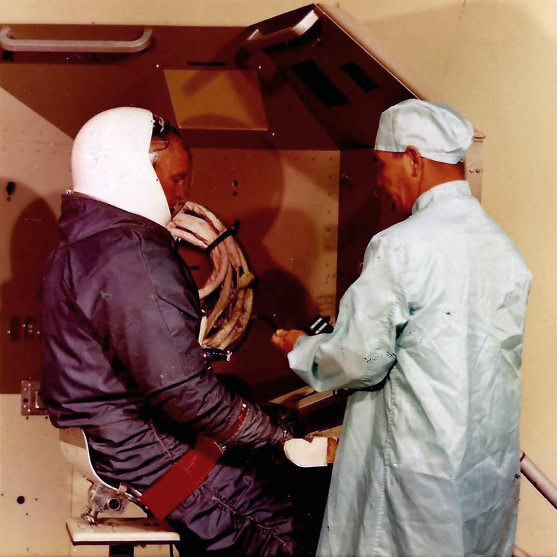 Illustration for article titled Newly Declassified Photos Show The Crewed USAF Spy Spacecraft That Almost Was